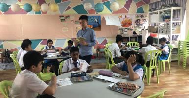 Fulbright student teaches in a Malaysian classroom